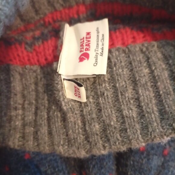 Fjällräven Wool-Blend Nordic Knit Beanie – Blue/Red/Grey - Picture 2 of 5